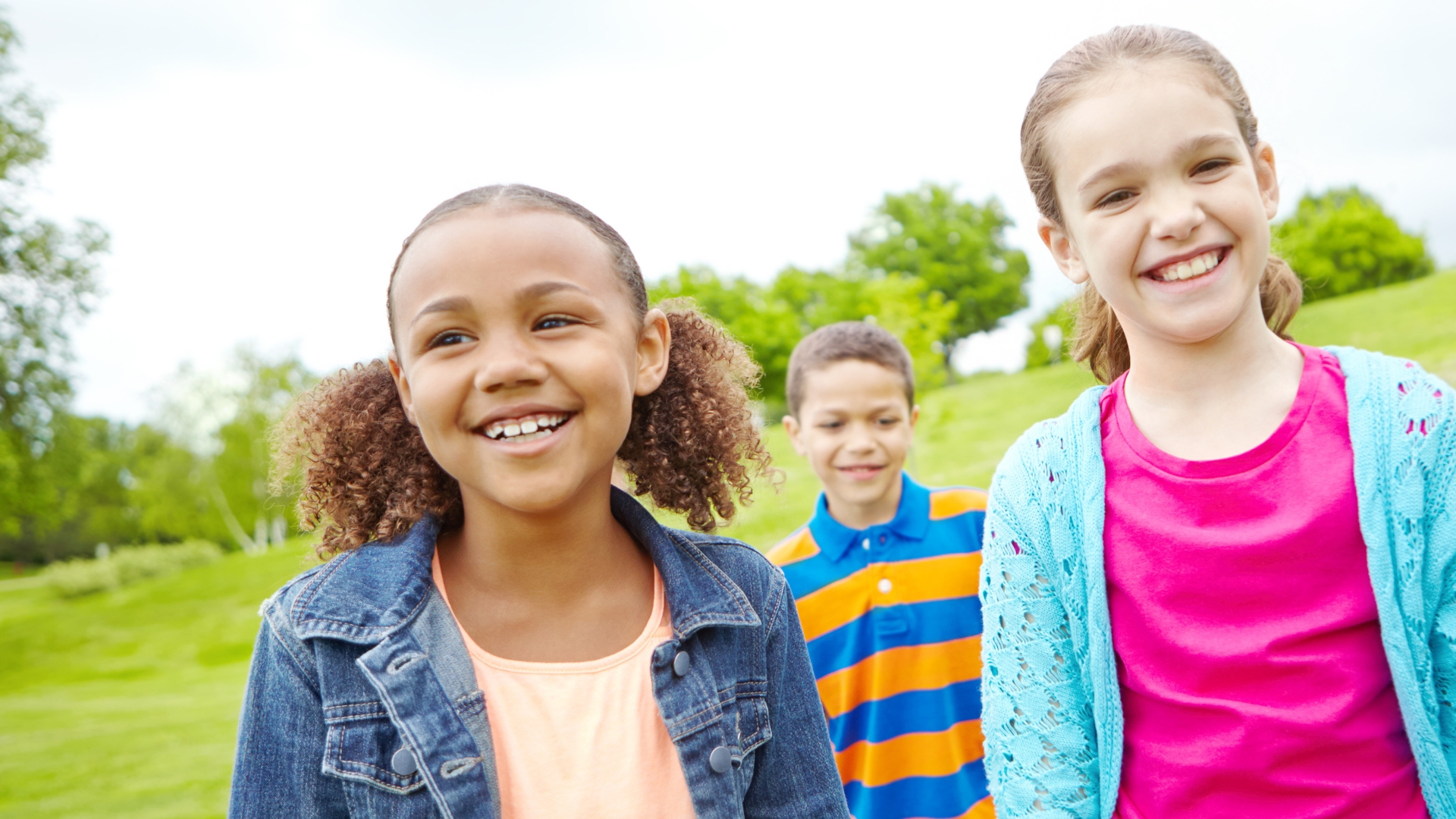 Speech-language pathologist evaluating a young child’s communication skills