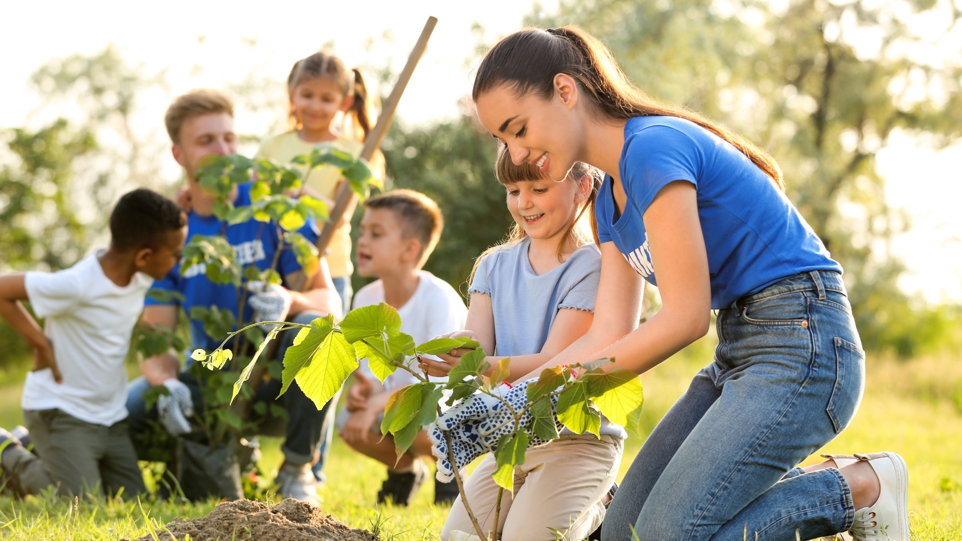 How Social Skills Groups in Westlake Village Help Pre-Teens and Teens Practice With Peers